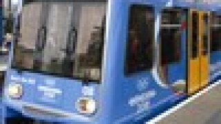 dlrtrain-jul05.jpg