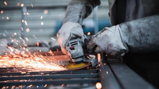 worker-5736096.jpg