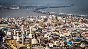 HIGH ANGLE VIEW OF BUILDINGS IN CITY