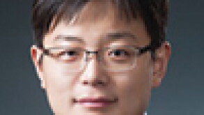 hwang.jpg